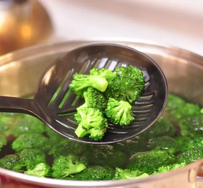 Blanching broccoli