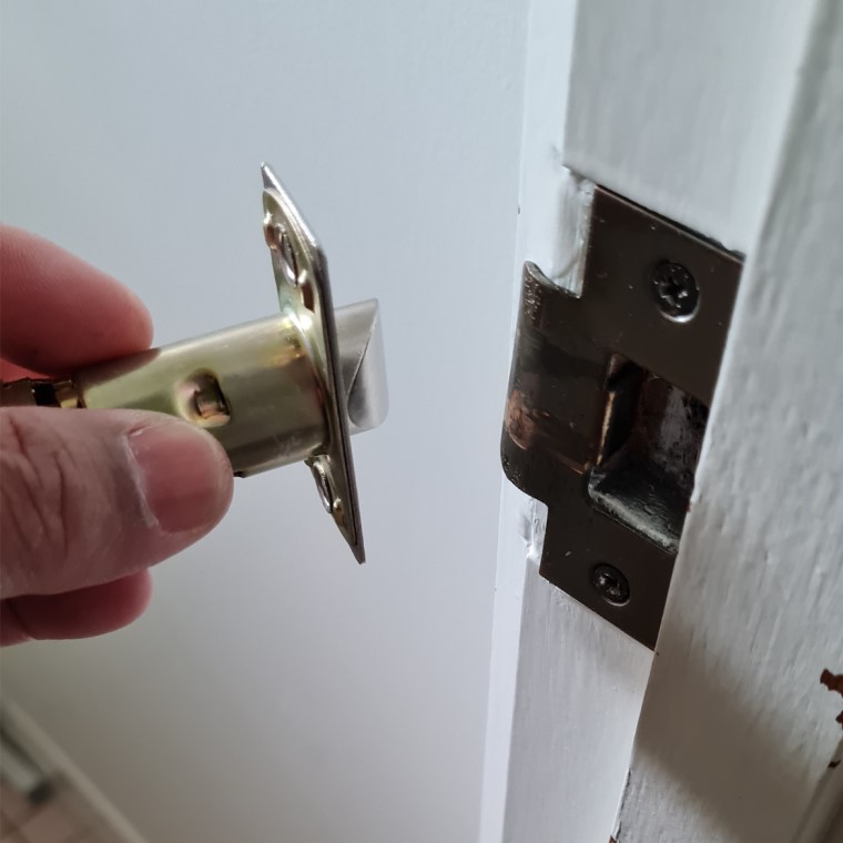 Determine direction of latch