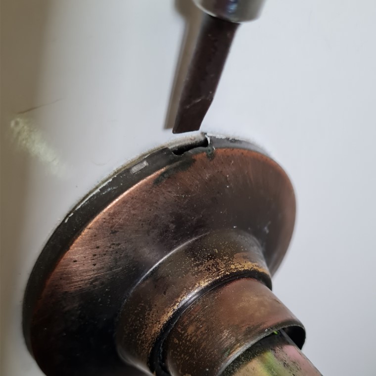 Locate the cover flange slot