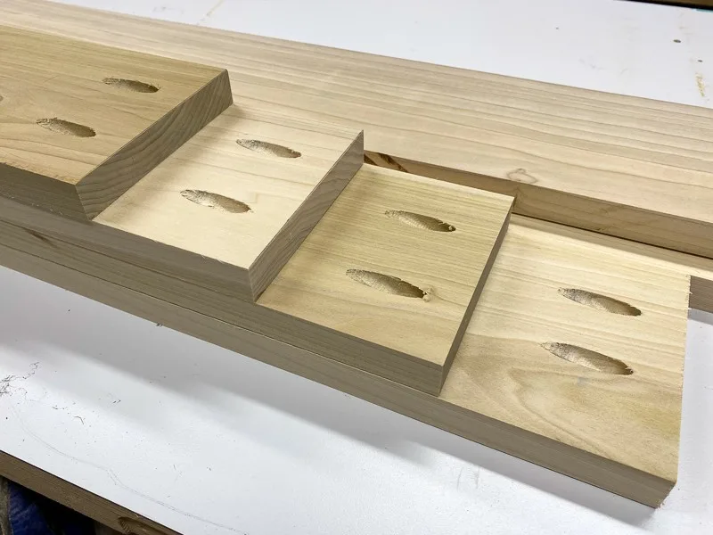 Screen door pocket holes