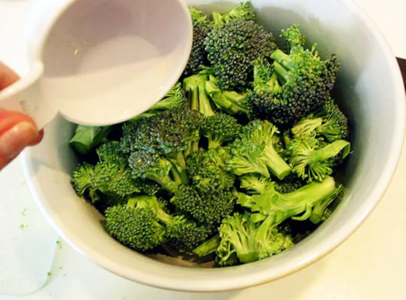 Steaming broccoli